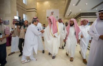الوزير السعودي يتفقد حجاج المكرمة