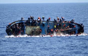 مركب مهاجرين تعرض للغرق