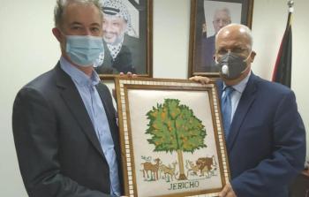 عريقات يلتقي القنصل العام السويدي ورئيس بعثة ألمانيا.jpg