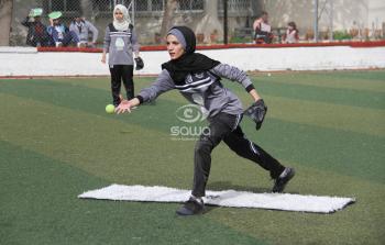 فتيات يمارسن لعبة السوفيتبول بغزة- APA