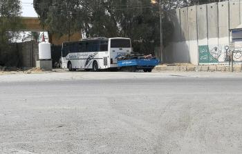 حافلة تتجه للجانب المصري من معبر رفح