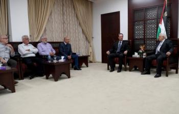 الرئيس عباس خلال استقبال الوزراء الاسرائيليين السابقين