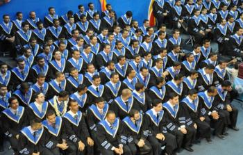 خريجون في احد جامعات غزة -ارشيف-