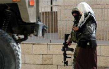 قوات الاحتلال تعتقل فتاة من باب الأسباط