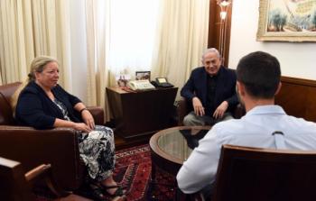 نتنياهو يستقبل سفيرة اسرائيل في الاردن عينات شلاين برفقة حارس السفارة