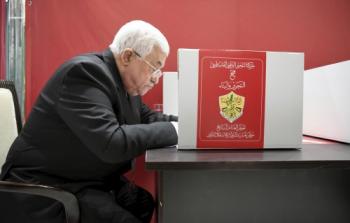 الرئيس عباس خلال انتخابات فتح