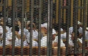 محكمة مصرية تبرئ 14 طالبًا في قضية “عنف” وسط البلاد