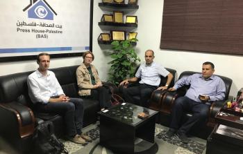 المتحدثة باسم الحكومة البريطانية تزور بيت الصحافة