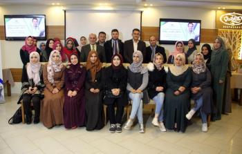 'فتا' يوزع المنحة المالية لدعم طلبة الطب في جامعات غزة