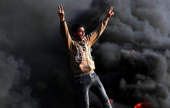 متظاهر مشارك في مسيرة العودة على حدود غزة