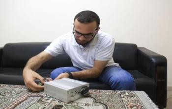 سعيد الحداد من غزة يبتكر محطة بث صوتية لاسلكية