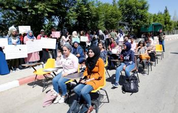 طلبة جامعة بيرزيت يعتصمون ضد عرقلة الاحتلال دخول اساتذة الجامعة الى فلسطين