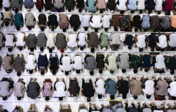 الصلاة في مسجد - توضيحية