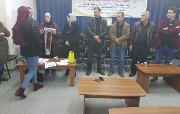 شؤون اللاجئين ولجنة مخيم بلاطة يوزعان المنحة الجامعية على الطلبة