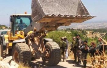 قوات الاحتلال تعتقل مواطن وتستولي على جرافته في أريحا