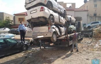 اتلاف مركبات غير قانونية بقلقيلية