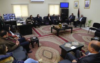 محافظ قلقيلية يلتقي ممثل دولة رومانيا ويطلعه على واقع المحافظة