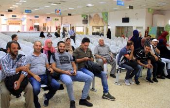 مواطنون في معبر الكرامة