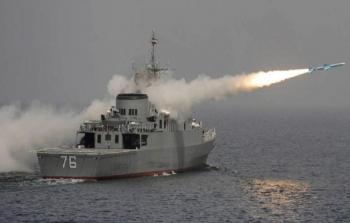 مقتل عشرات جنود البحرية الإيرانية بالخطأ على متن سفينة حربية
