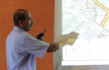 بلدية غزة تناقش مشروع تطوير الشوارع المؤدية لمدارس تل الهوى