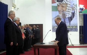 أداء الحكومة الفلسطينية اليمين الدستورية امام الرئيس محمود عباس - ارشيفية