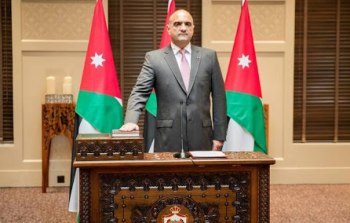 رئيس الوزراء الأردني الجديد بشر الخصاونة يؤدي اليمين الدستورية