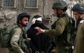 قوات الاحتلال الإسرائيلي تعتقل شاباً - توضيحية