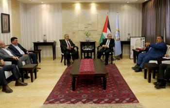 رئيس الوزراء محمد اشتية، أثناء لقاء عددا من محافظي قطاع غزة