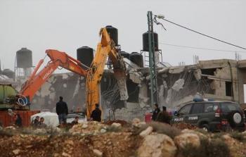 سلطات الاحتلال تهدم مسكناً شمال الخليل