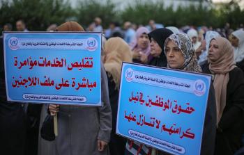 موظفو الأونروا في غزة يحتجون للمطالبة بحقوقهم المالية