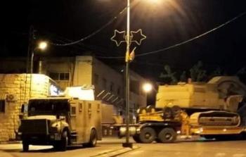 حملة دهم واسعة بالضفة وهدم منزل شهيد في بزاريا بنابلس