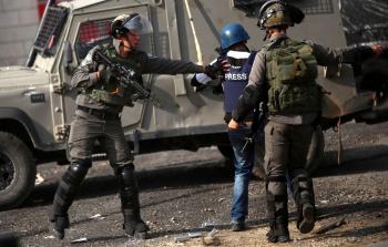 الاحتلال يستهدف صحفيين فلسطينيين 