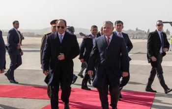 الملك عبد الله الثاني يستقبل نظيره المصري في مطار ماركا العسكري
