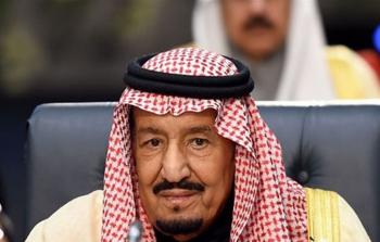شاهد طائرات مقاتلة سعودية ترافق موكب الملك سلمان