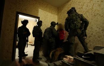 الاحتلال يعتقل فلسطيني للاشتباه بقتله مستوطنة في القدس