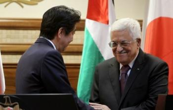 جانب من لقاء الرئيس محمود عباس مع رئيس الوزراء الياباني