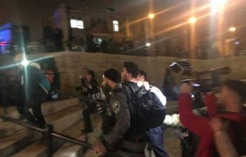 قوات الاحتلال تعتدي على الشبان بباب العامود واعتقال 3 من القدس