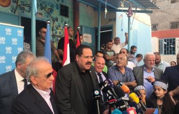 وزيرا التربية الفلسطيني واللبناني يزوران مدرسة تابعة 