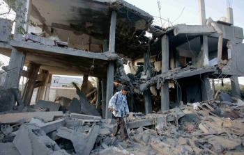 الاحتلال يدمر بناية سكنية في غزة