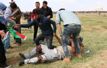 فلسطيني أصيب برصاص الاحتلال  خلال مشاركته بمسيرة العودة