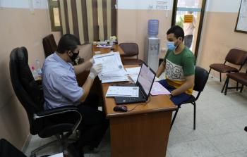 تعليم غزة تستأنف تقديم خدمة الجمهور في مجال المنح وتصديقات الشهادات