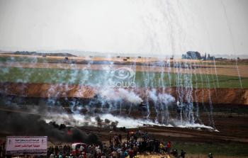 الاحتلال يلقي قنابل الغاز على متظاهري مسيرات العودة في غزة
