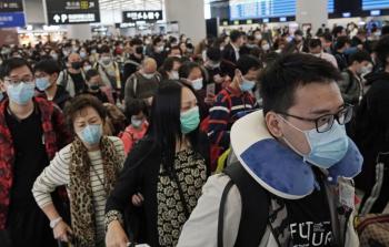 صينيون يضعون كمامات واقية من فيروس كورونا