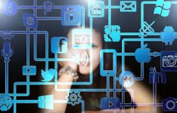 مواقع التواصل الحديثة- تعبيرية