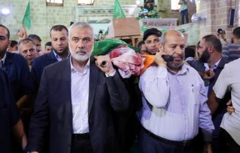 هنية يشارك في جنازة شهداء القسام الثلاثة في مدينة غزة