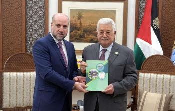 الرئيس، محمود عباس يتسلم التقرير السنوي من قاضي القضاه الشرعيين د.محمود الهباش