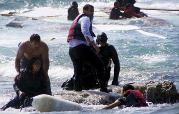 غرق لاجئين في البحر