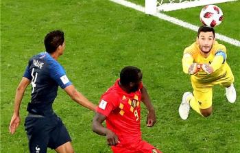 عبر المنتخب الفرنسي إلى نهائي كأس العالم بعد تغلبه على نظيره البلجيكي، بهدف دون رد في المباراة التي جمعت المنتخبين اليوم بنصف نهائي البطولة.