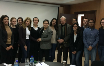 حنان عشراوي تجتمع مع طلاب بجامعة جونز هوبكنز الأمريكية 