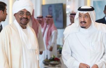 الملك سلمان بن عبد العزيز والرئيس السوداني عمر البشير - ارشيفية -
